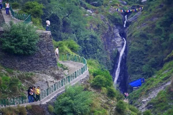 bhagsuwaterfall