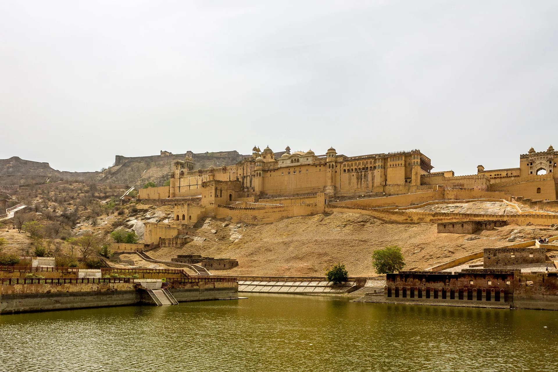 Is a Bike Better Than a Car for Jaipur Sightseeing?