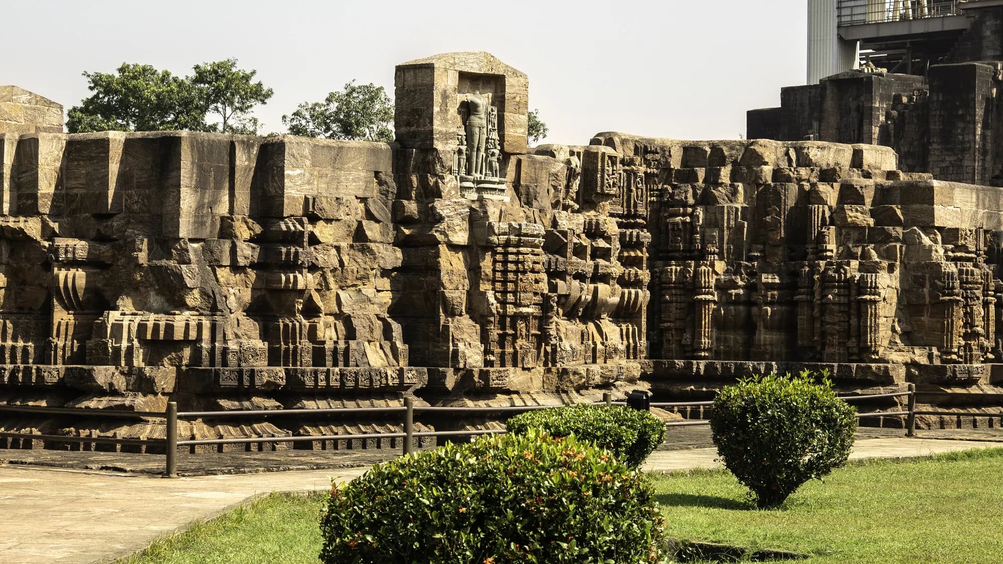Konark's Wheels Catch October Light on a Bhubaneswar Car Day