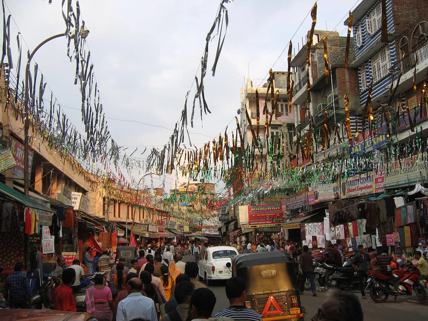 Raghunath Bazaar and Hari Market near Jammu — top place to explore on a Hire N Ride trip