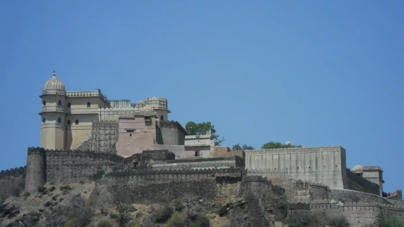 Kumbhalgarh Fort near Udaipur — top place to explore on a Hire N Ride trip