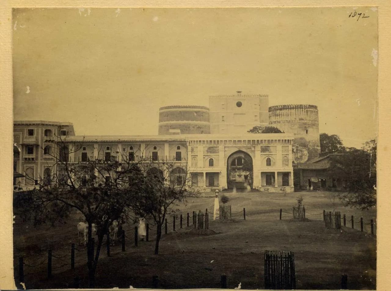 Bhadra Fort and Teen Darwaza in Ahmedabad — things to do on a Hire N Ride trip