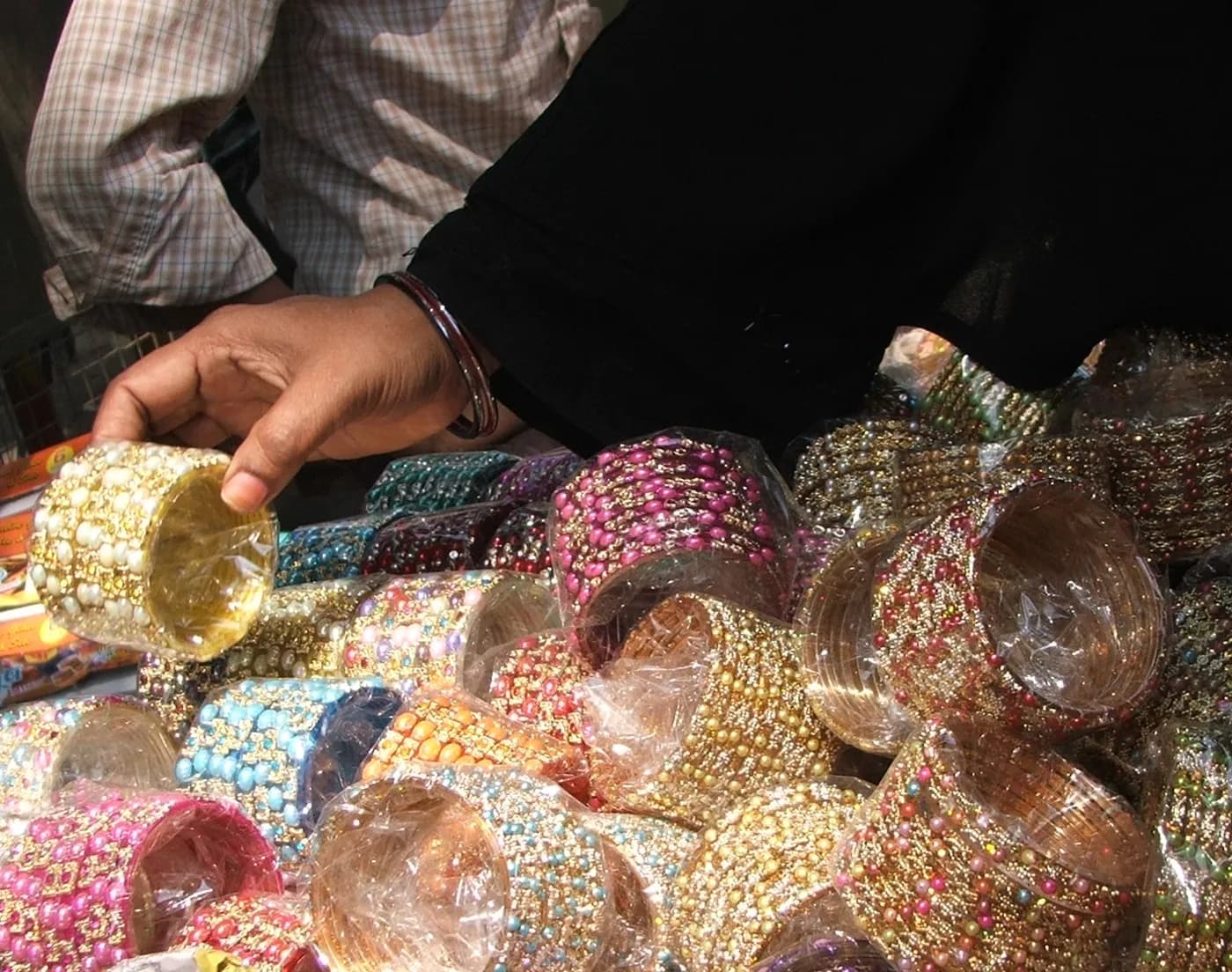 Laad Bazaar Bangles in Hyderabad — things to do on a Hire N Ride trip