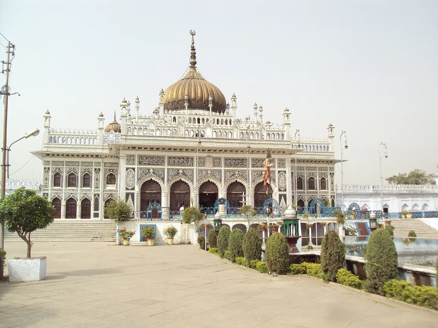 Chota Imambara near Lucknow — top place to explore on a Hire N Ride trip