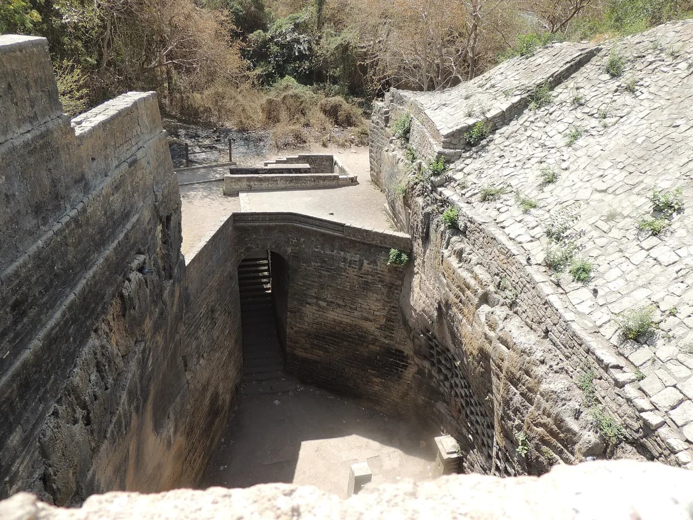 Navghan Kuvo well in Uparkot