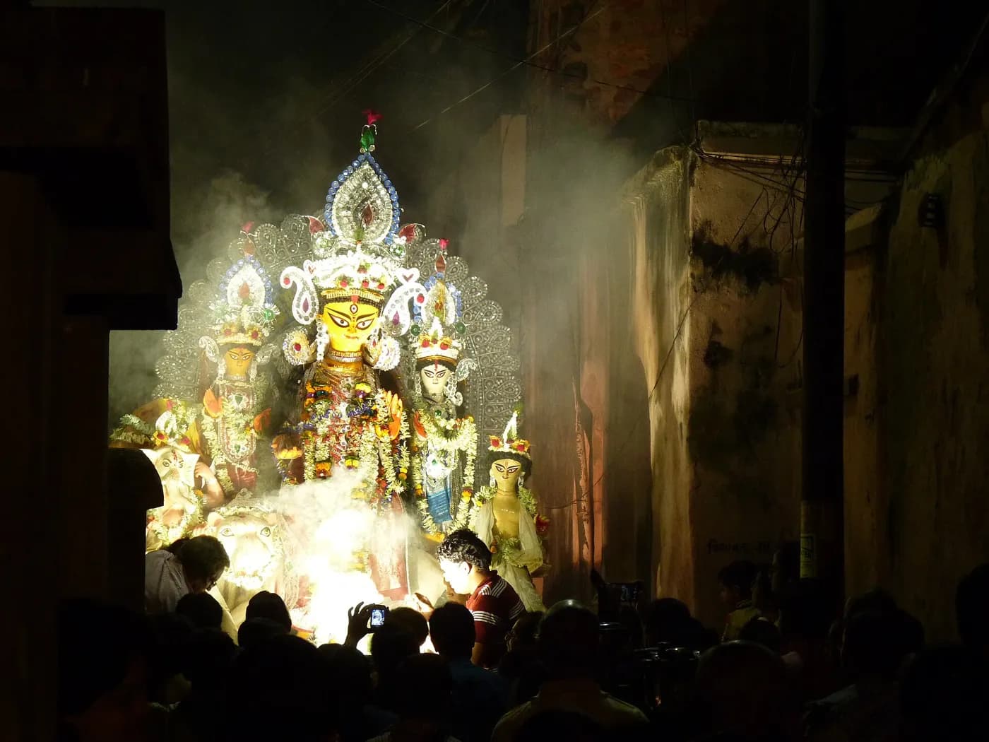 Shibpur Puja Lanes near Howrah — top place to explore on a Hire N Ride trip