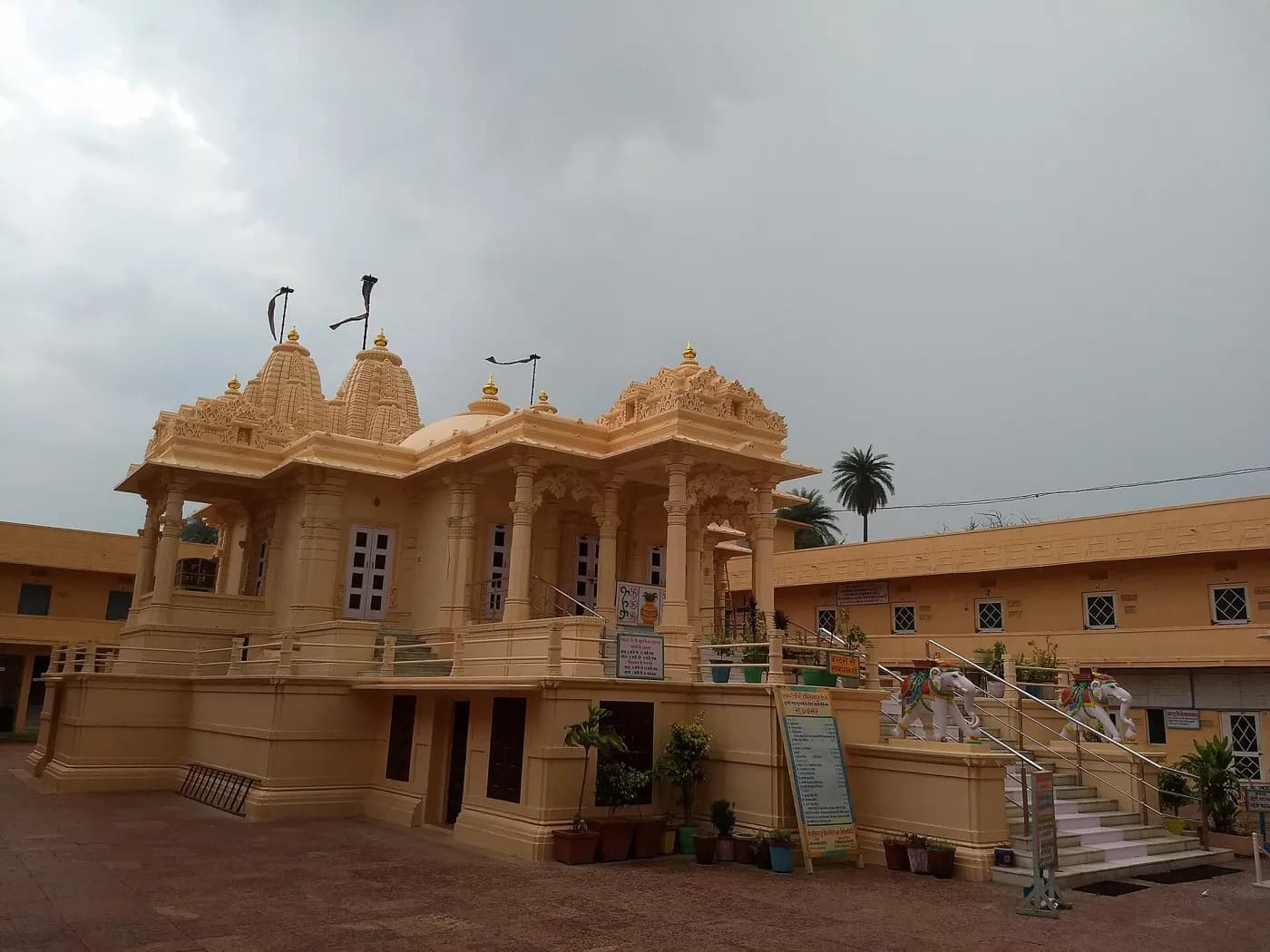 Shantinath Shwetambar Jain temple, Hastinapur - near Muzaffarnagar, bike rental by Hire N Ride