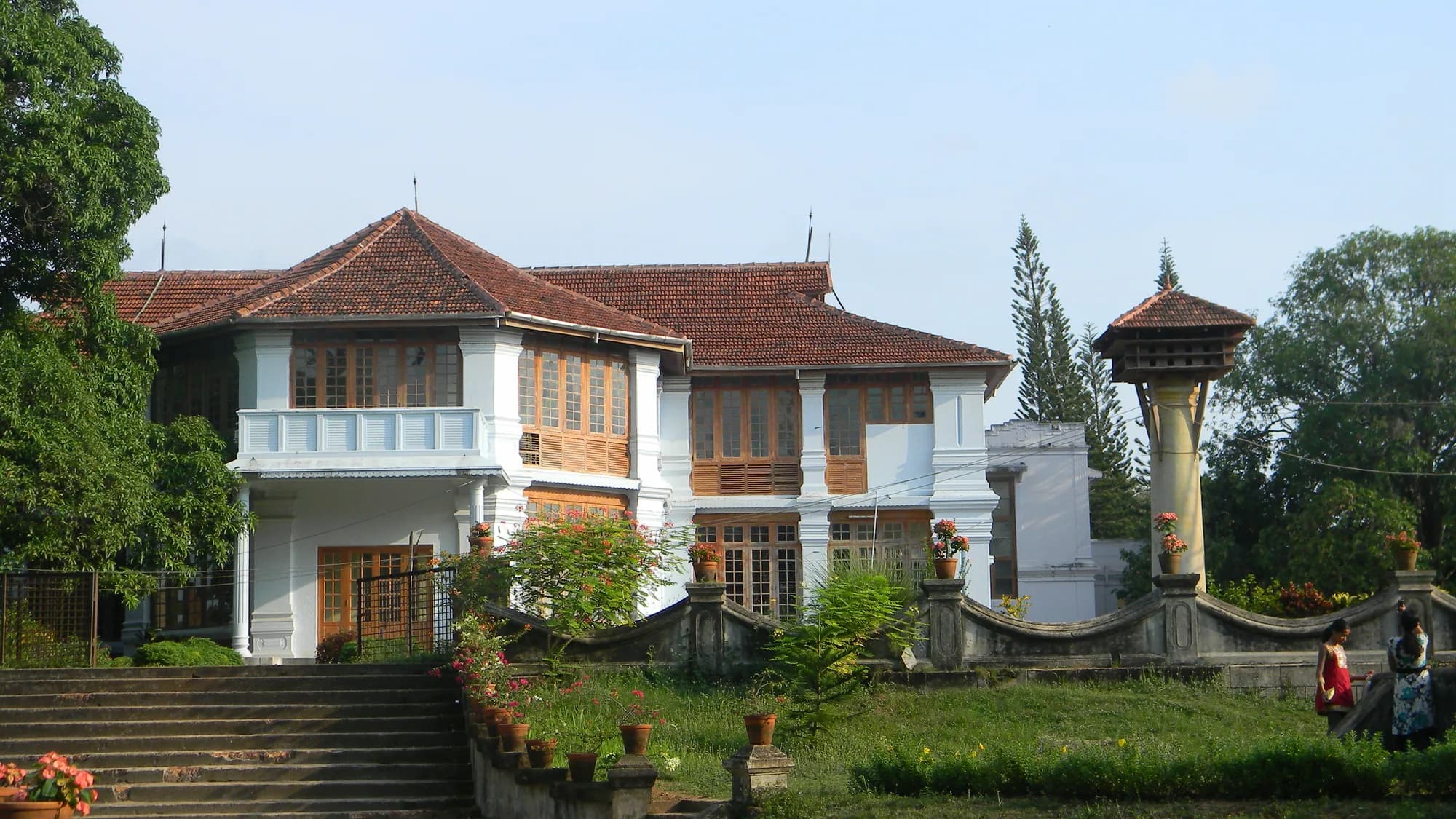Forty-Nine Buildings on a Hill: Bike to Tripunithura from Cochin