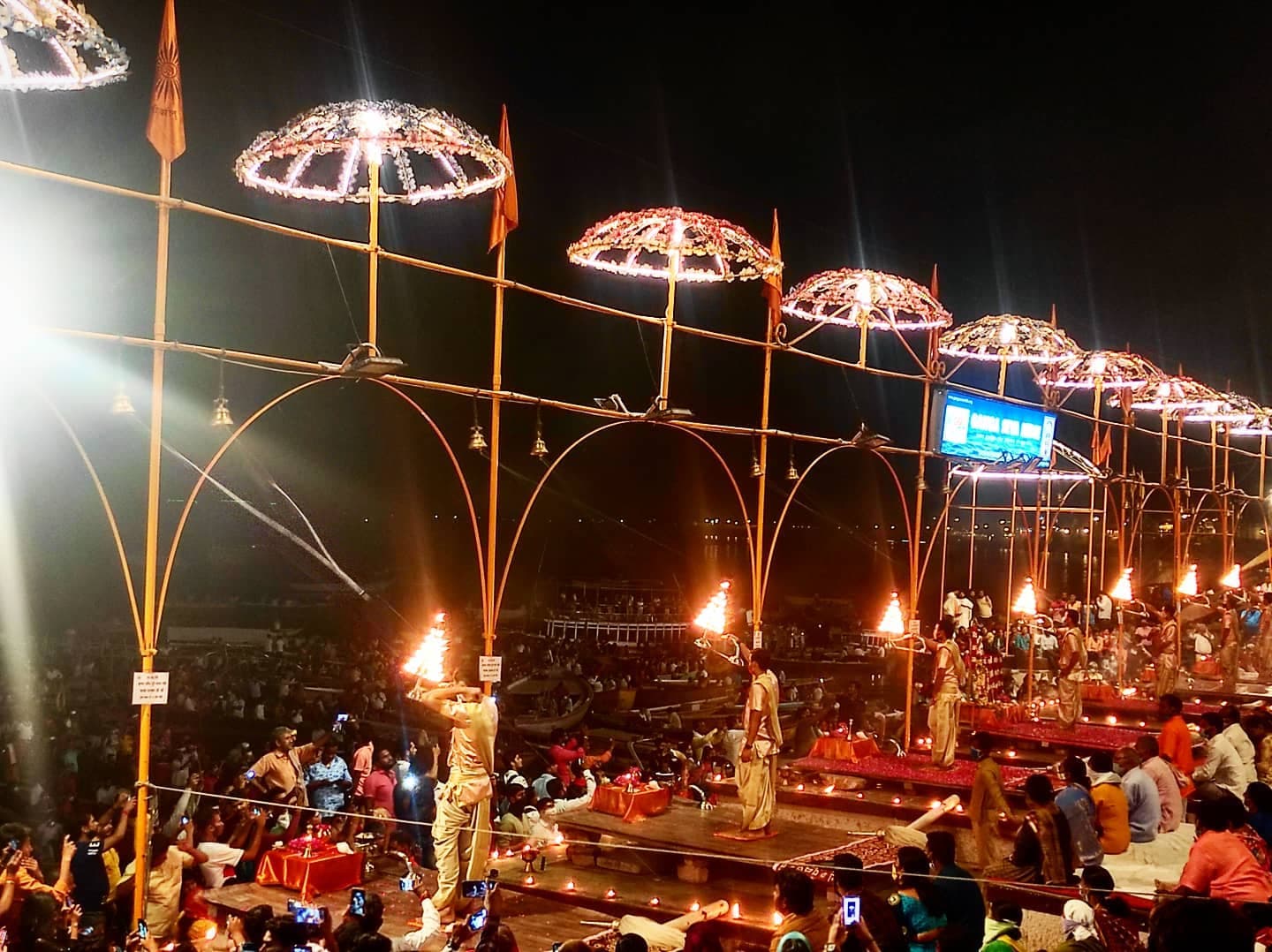 Ganga Aarti at Triveni Ghat or Parmarth Niketan