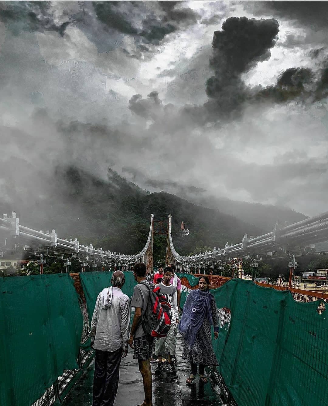 Walk Both Bridges (Ram & Lakshman Jhula)