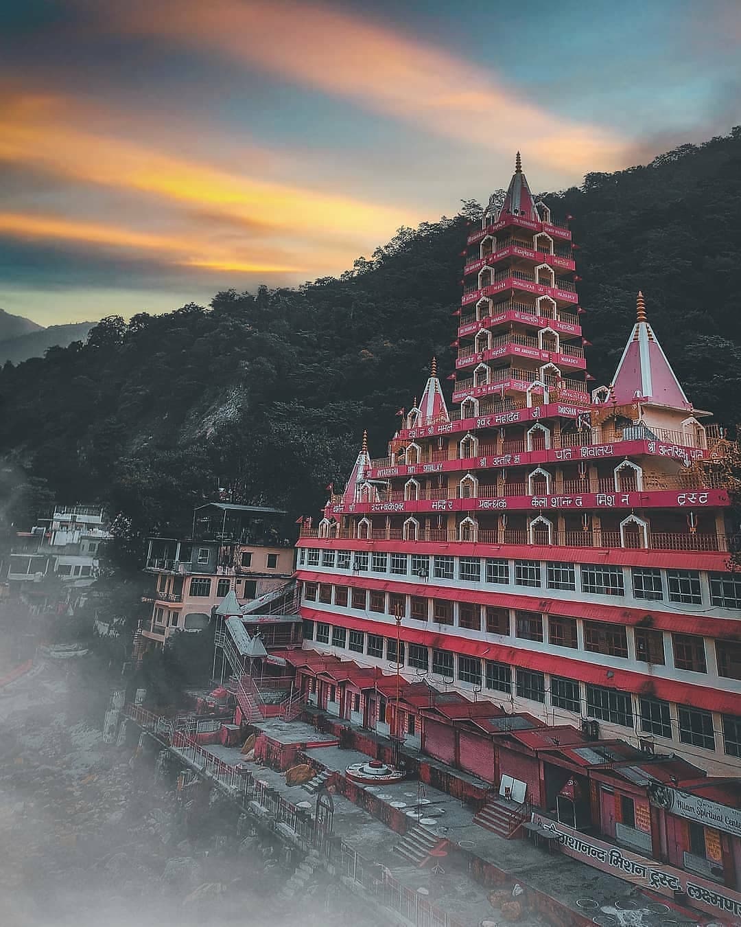 Visit the Tera Manzil Temple (Shri Trayambakeshwar)