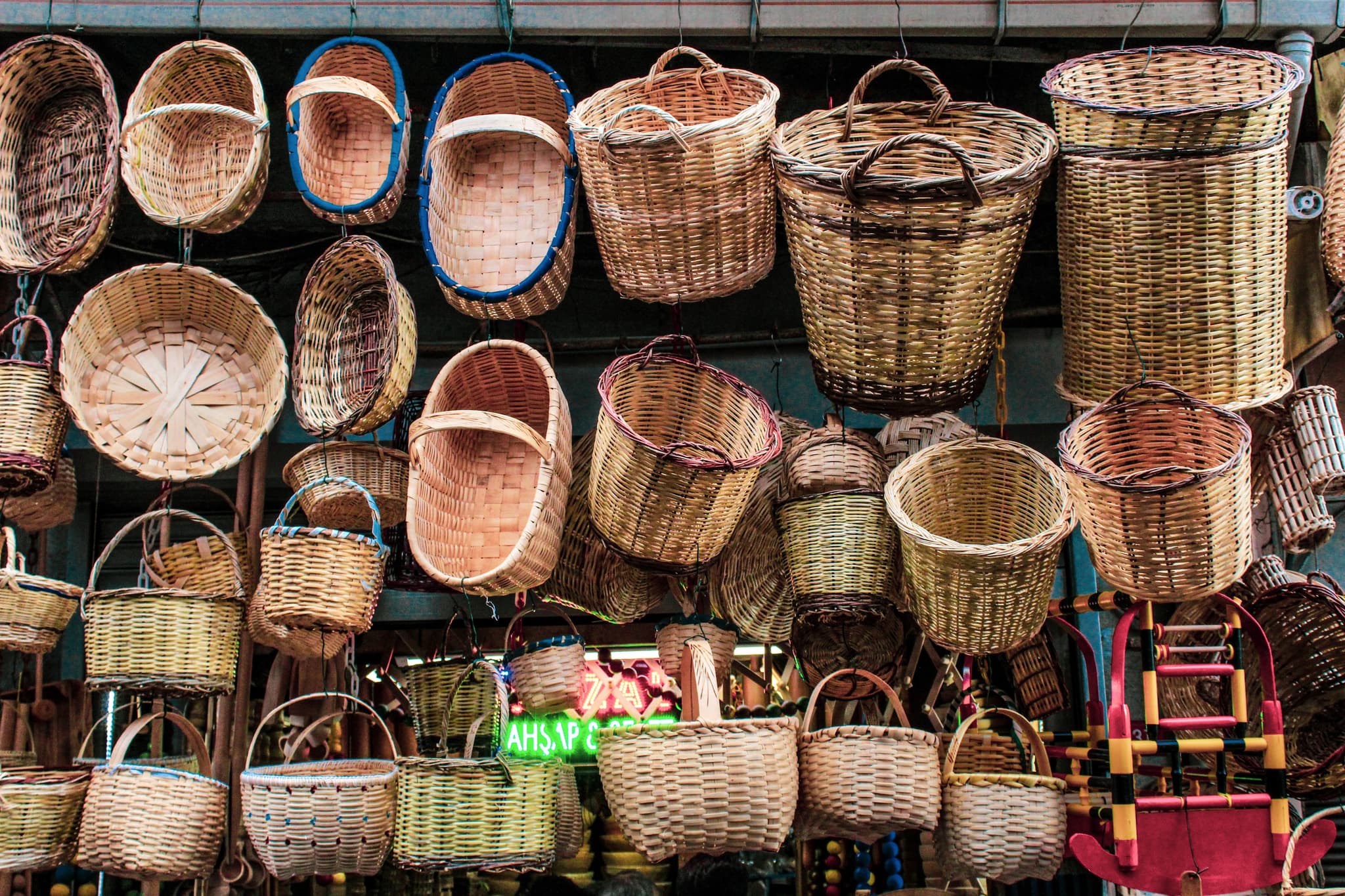 Shop for Kashmiri Handicrafts in Srinagar — things to do on a Hire N Ride trip